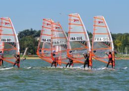 Divertissement sportive de groupe planche à voile à Angers